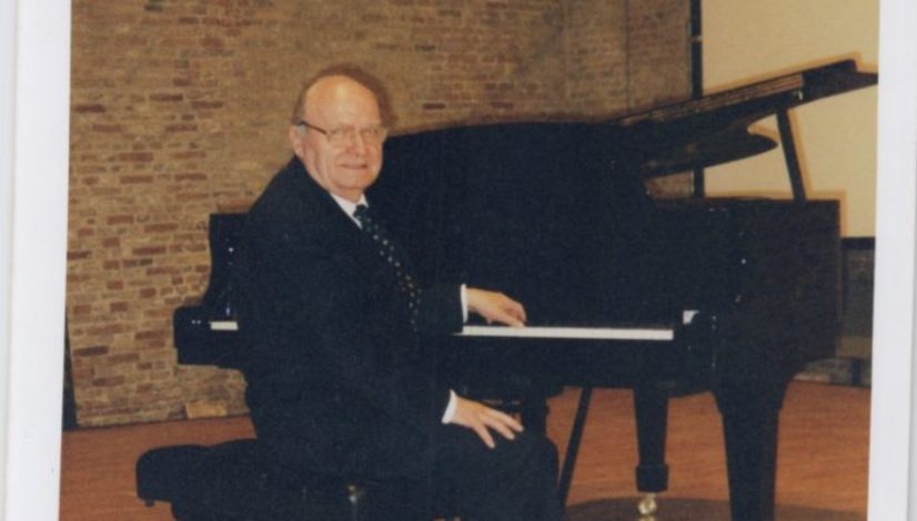 papà al pianoforte